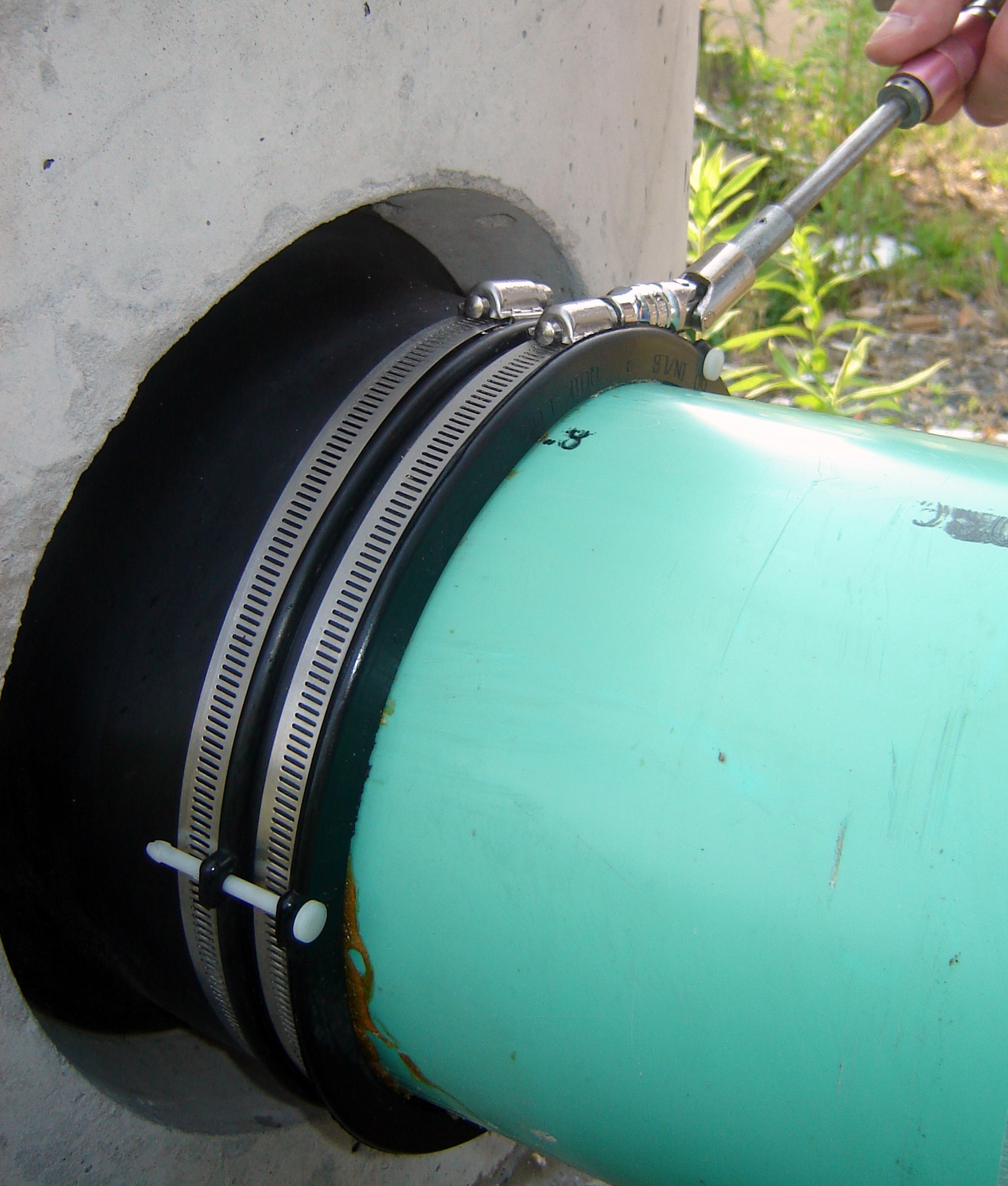 Double-Clamped 8'' Quik•LOK Connector